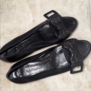 Givenchy Black Leather Bow Flats Shoes 🎀🎀🎀